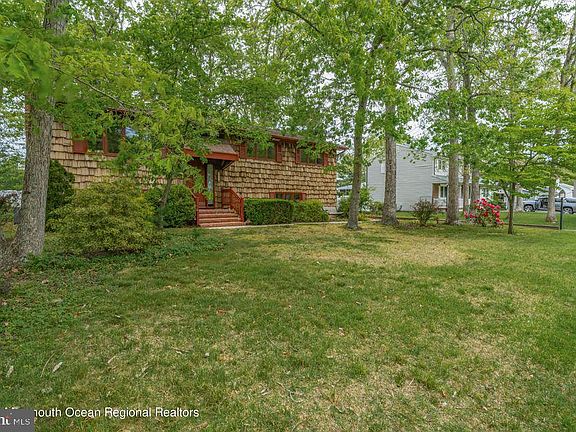 3rd image of 585 Lanlac Dr
