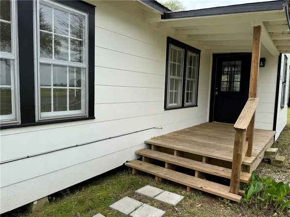 684 Couvillion St, Moreauville, LA 71355