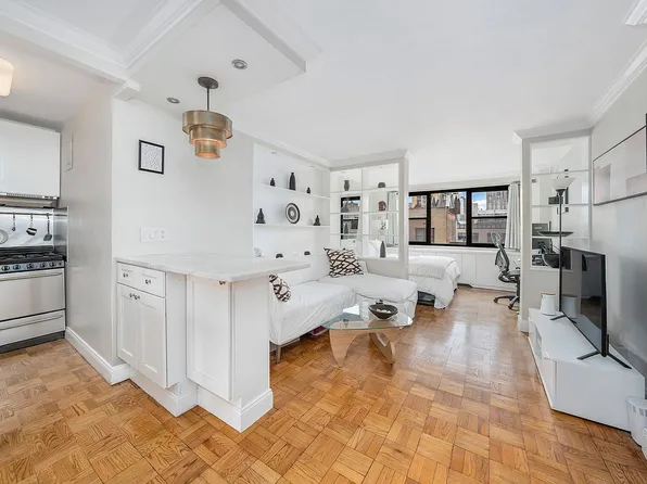 210 E 15th St APT 8P, New York, NY 10003