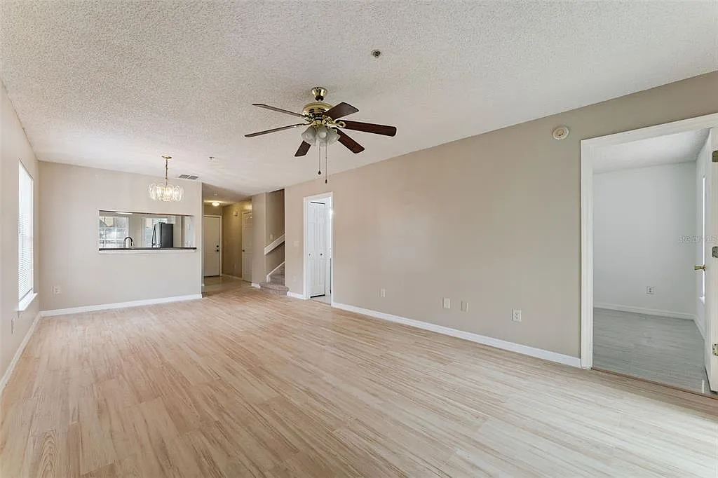 3 bed, 2.0 bath, 1523 sqft, $1,900 — Photo 4