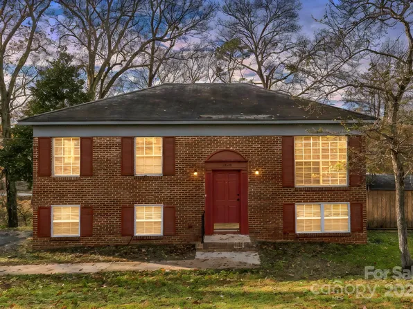 1426 Green Circle Dr, Gastonia, NC 28054
