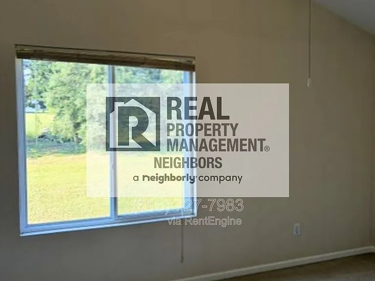 1636 Northbend Dr NE — Photo 26