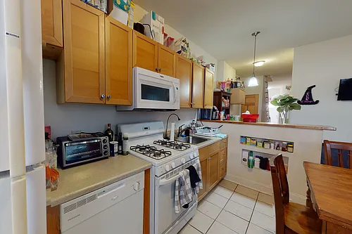 1523 Fontain St Photo 1