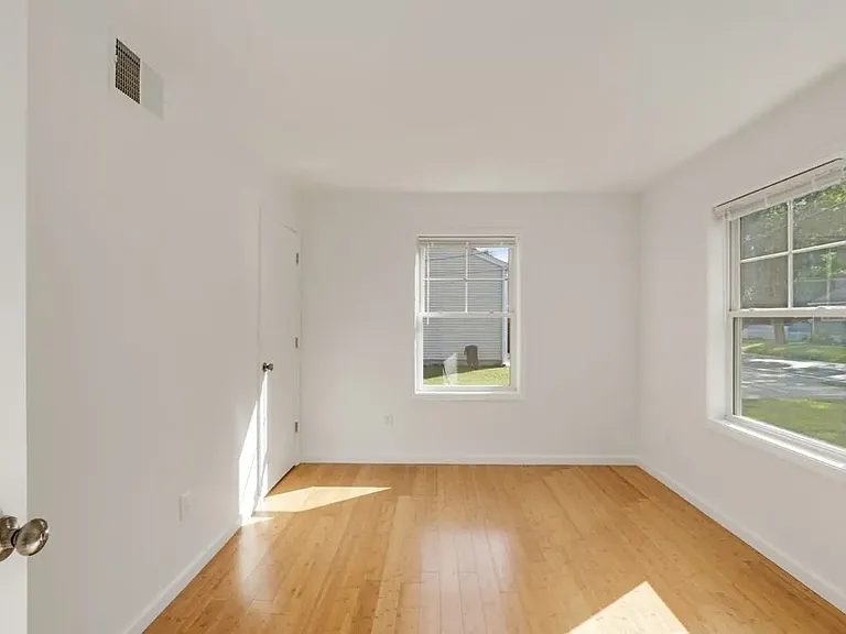 32 Brown St #32 — Photo 5