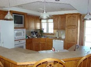 5204 Andersen Dr, Nehawka, NE 68413