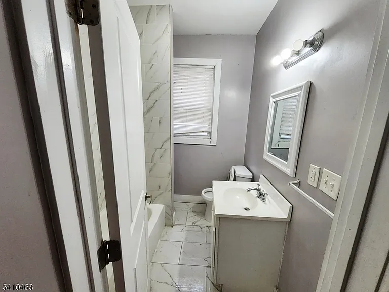 146 Hollywood Ave — Photo 11