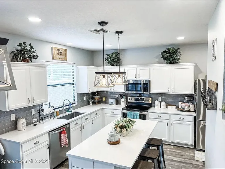 822 Marian Ct — Photo 6