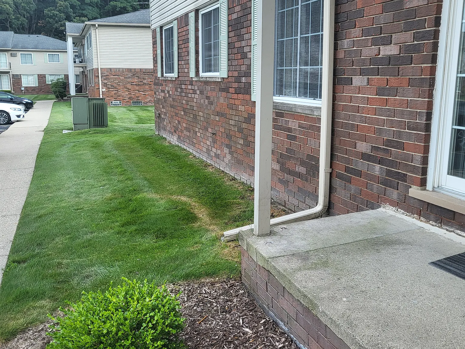 Condominium, Ranch - Shelby Twp, MI — Photo 2