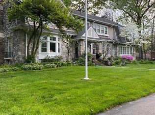 157 Ridge Rd, Grosse Pointe Farms, MI 48236