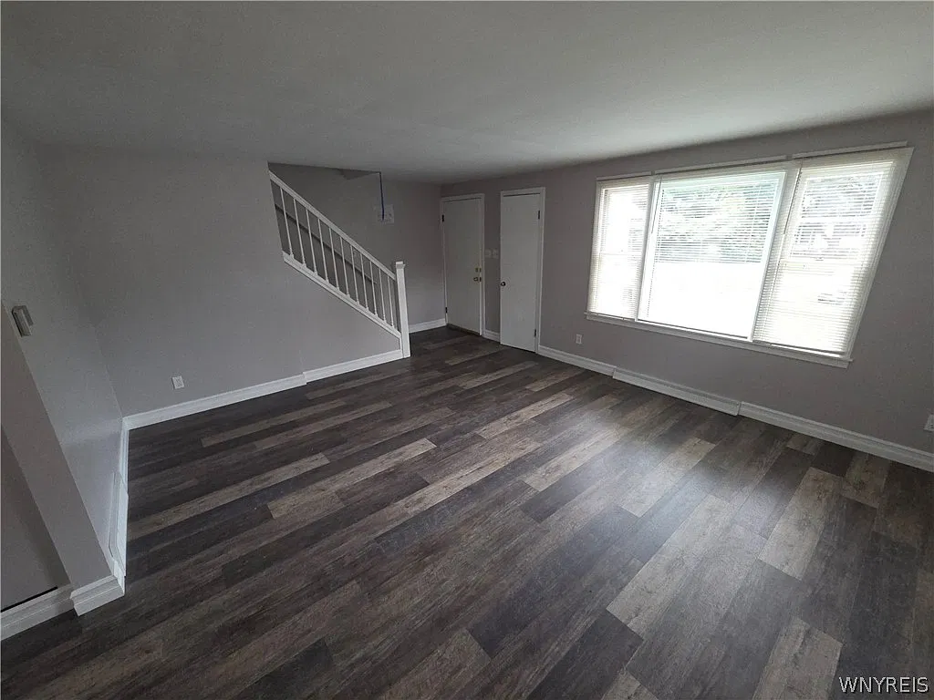 2 bed, 1.0 bath, 2240 sqft, $1,850 — Photo 2