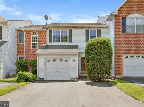 189 Hampshire Dr, Sellersville, PA 18960