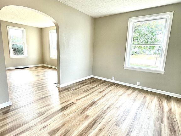 5th image of 3780 Broadway