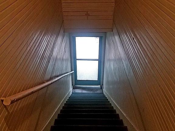 5th image of 413 E Monroe Ave