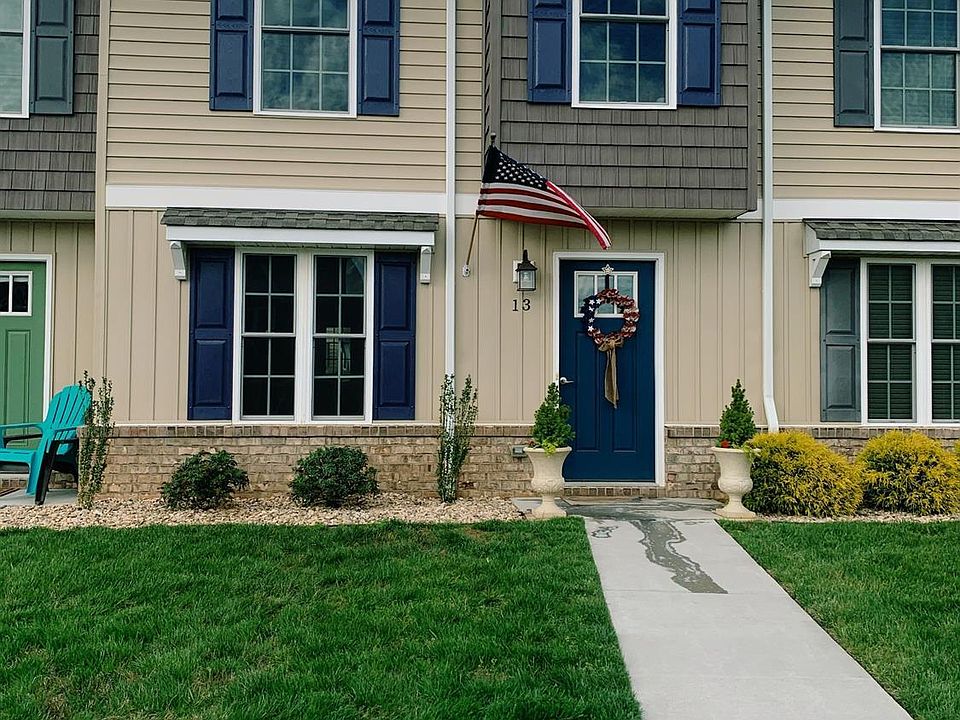 1st image of 13 Squire Cir