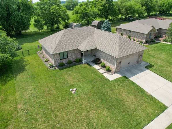 517 Martha Eunice Ln, Clayton, IN 46118