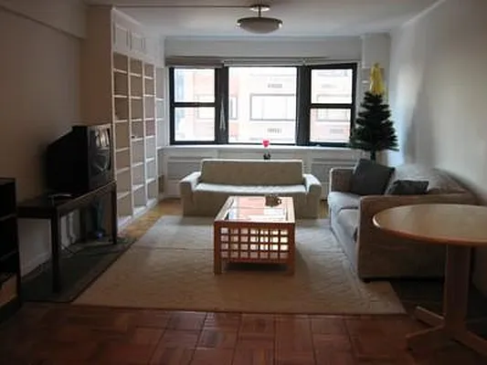 Rented by R New York | media 4