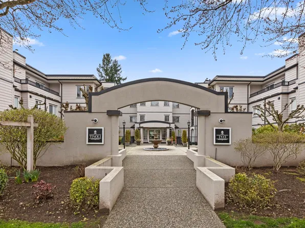 1533 Best St #204, White Rock, BC V4B 4E9