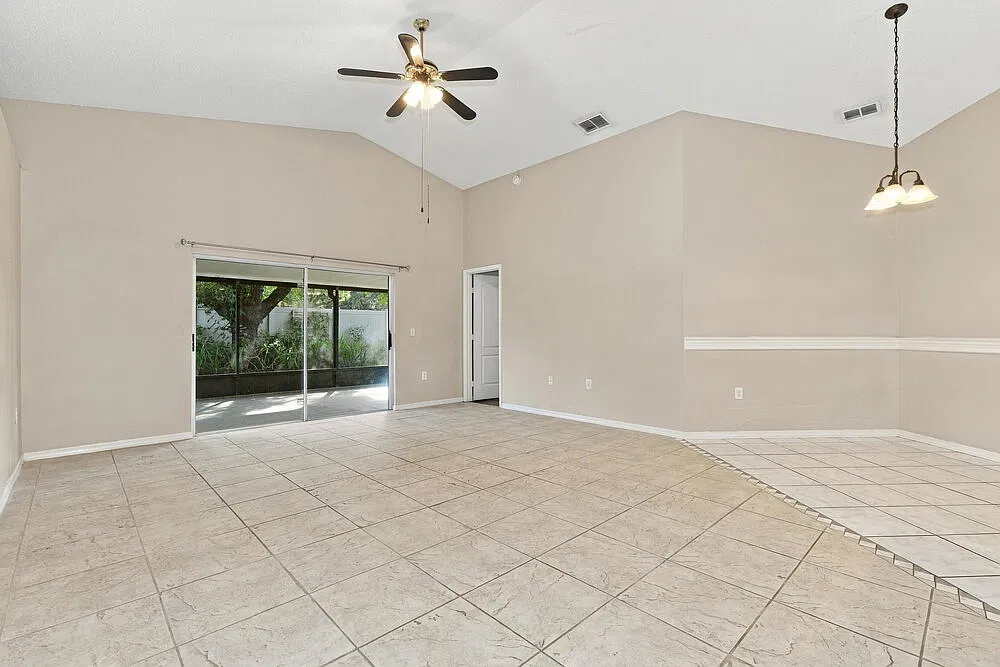 3 bed, 2.0 bath, 1545 sqft, $2,100 — Photo 3