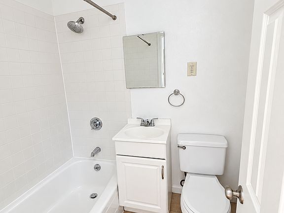 4th image of 529-531 Beacon St #14