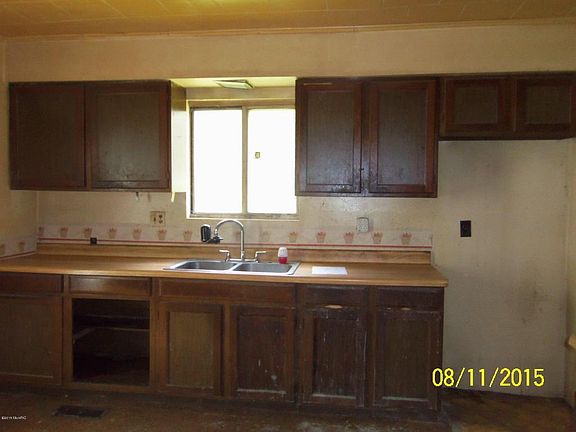 3rd image of 807 N Paw Paw St