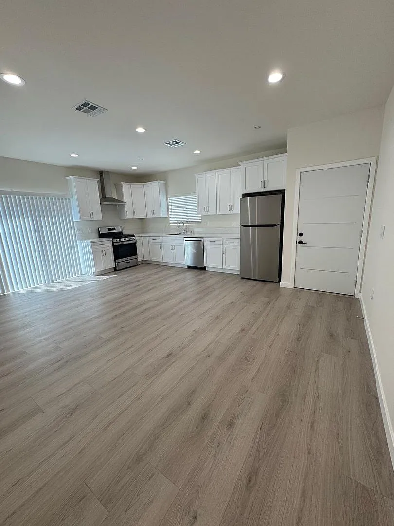 7317 -7321 Garden Grove Avenue — Photo 4