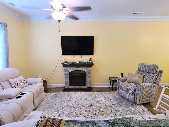 5th image of 308 Meridian St Lot 60