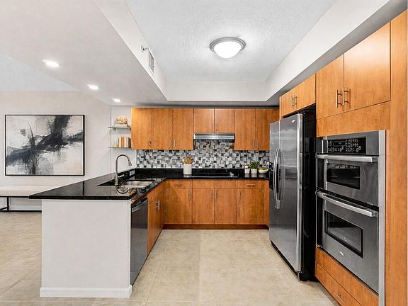 5th image of 2700 N Federal Highway #303
