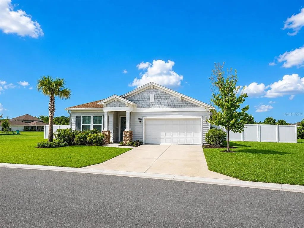 4 bed, 2.0 bath, 2141 sqft, $2,500 — Photo 1