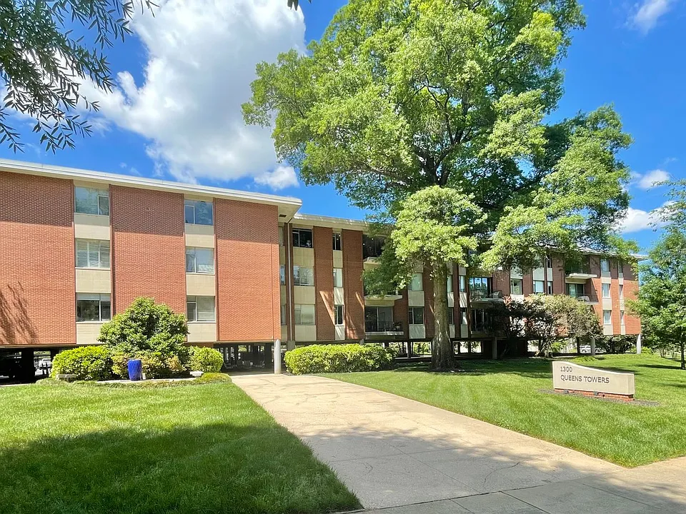 1300 Queens Rd #309