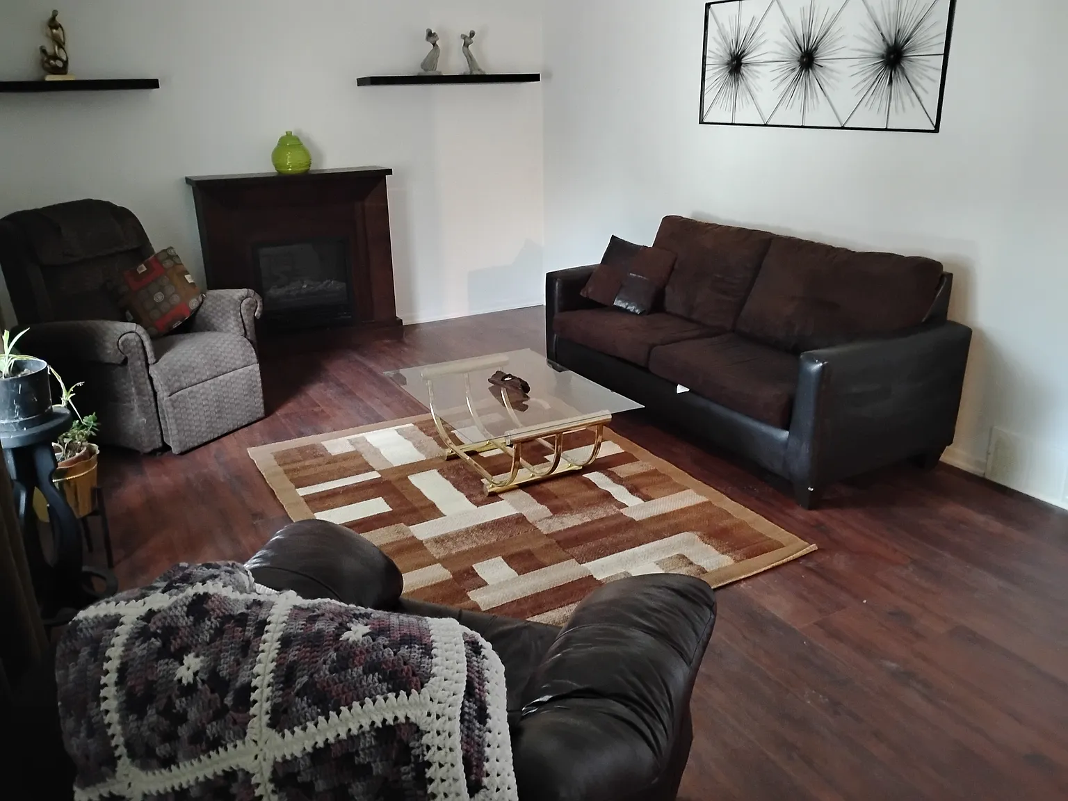 5 bed, 1900 sqft, $2,775 — Photo 4