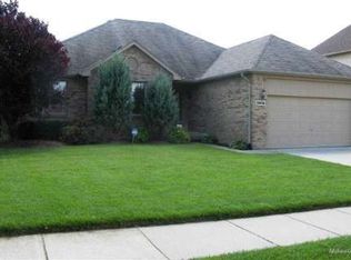 19834 Mount Vernon Dr, Macomb, MI 48044