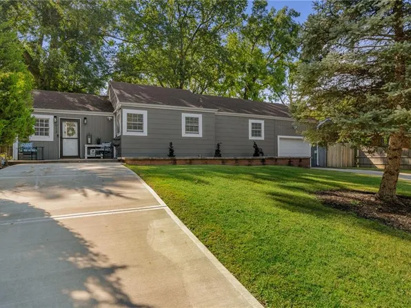 7913 W 78th St, Overland Park, KS 66204