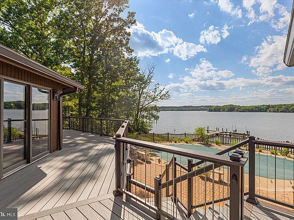 5th image of 106 Shady Cove Ln