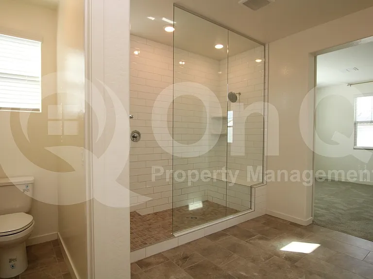 943 E Danbury Dr — Photo 14