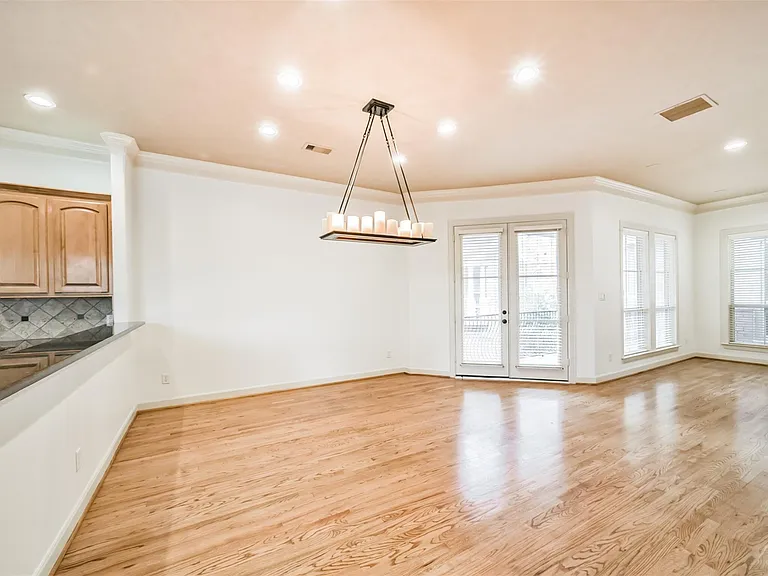 1833 Oakdale St — Photo 13