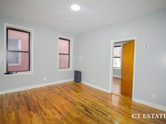 3rd image of 966 Montgomery St APT 1F