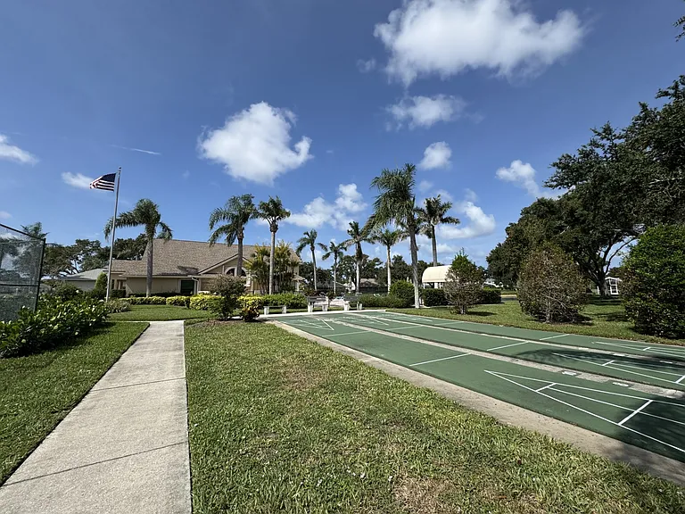 463 Bermuda Isles Cres — Photo 27