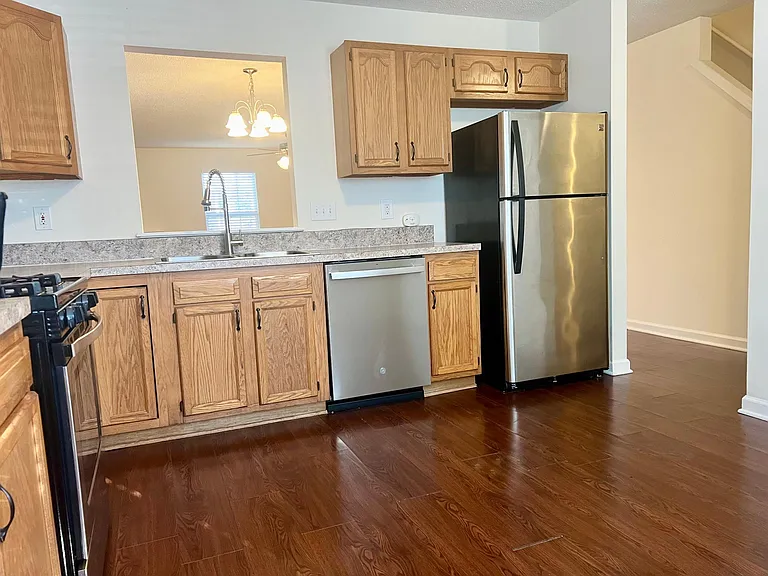 108 Climbing Ivy Ct — Photo 2