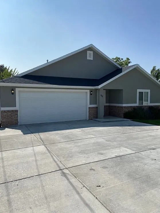 3 bed, 1850 sqft, $2,000 — Photo 1