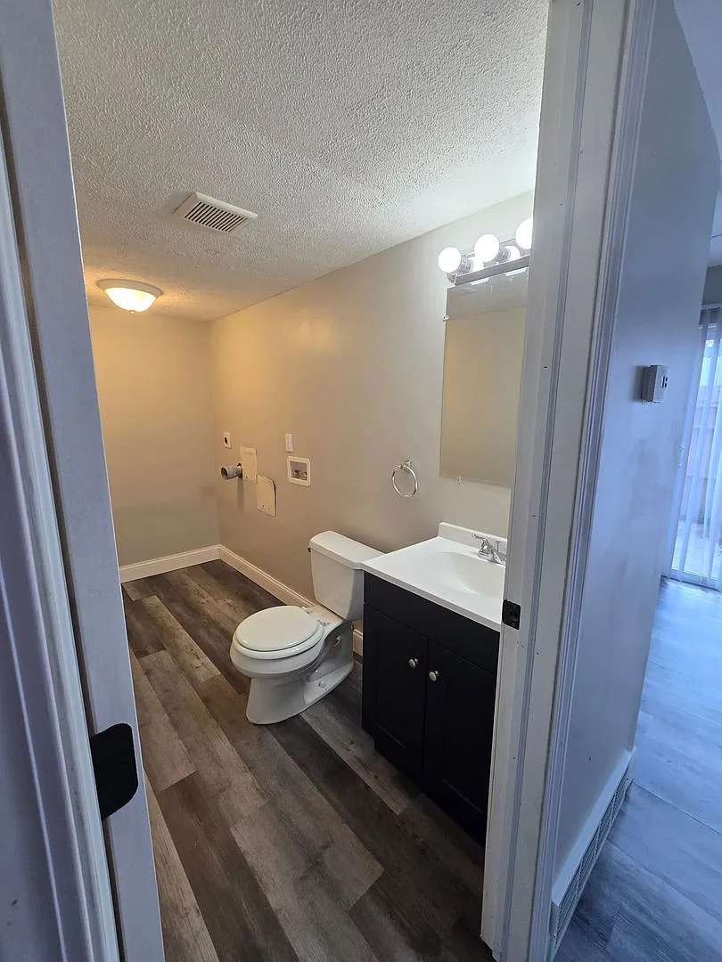 3223 Town and Country Apartments — Photo 3