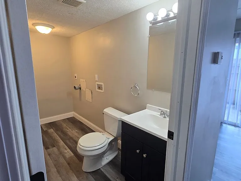 3217 N Talbot Ave — Photo 5