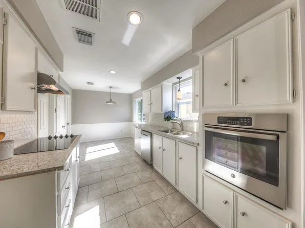 12834 Westleigh Dr, Houston, TX 77077