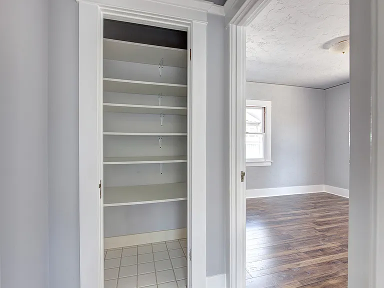 2108 Gramercy Ave — Photo 11