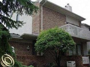 6579 Maple Lakes Dr #1, West Bloomfield, MI 48322