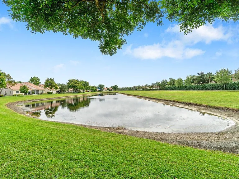7916 Coral Pointe Dr — Photo 26