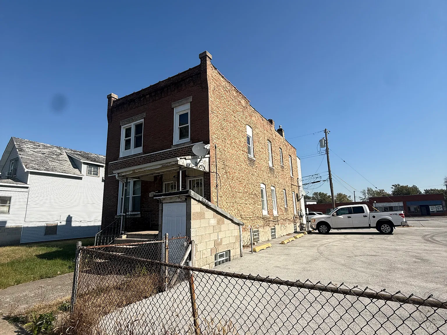 4 bed, 1000 sqft, $1,700 — Photo 2