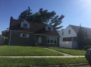 1069 Harrow Rd, Franklin Square, NY 11010