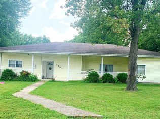 1102 E Sycamore St, Columbus, KS 66725