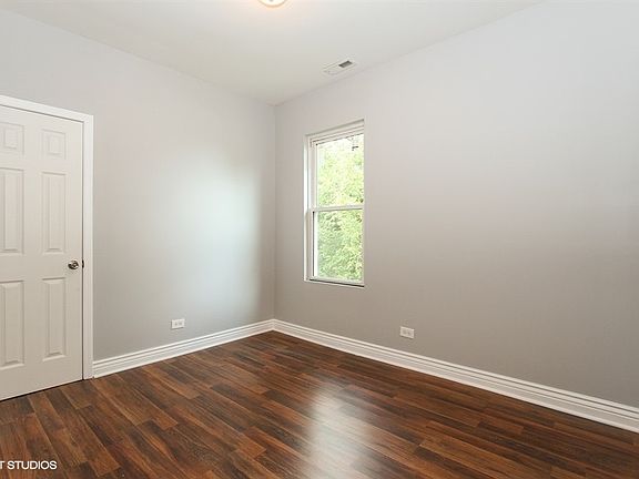 3rd image of 9323 S Escanaba Ave #1