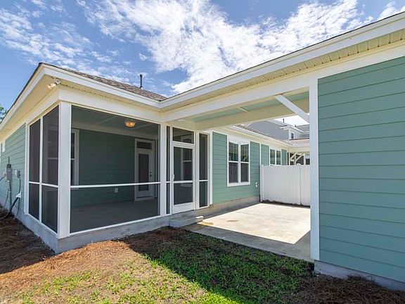 1052 Longwood Bluffs Circle
